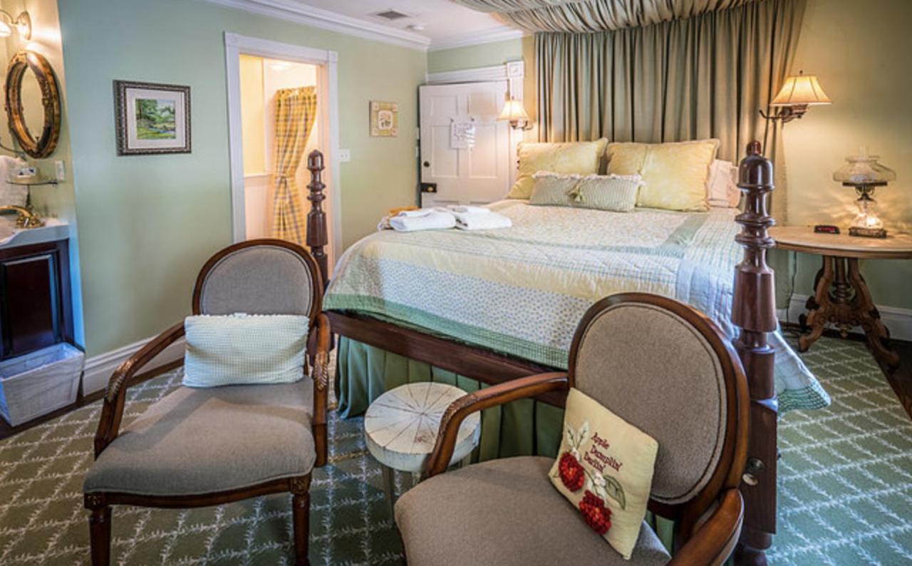 Fox & Bear Lodge Glenwood Room photo