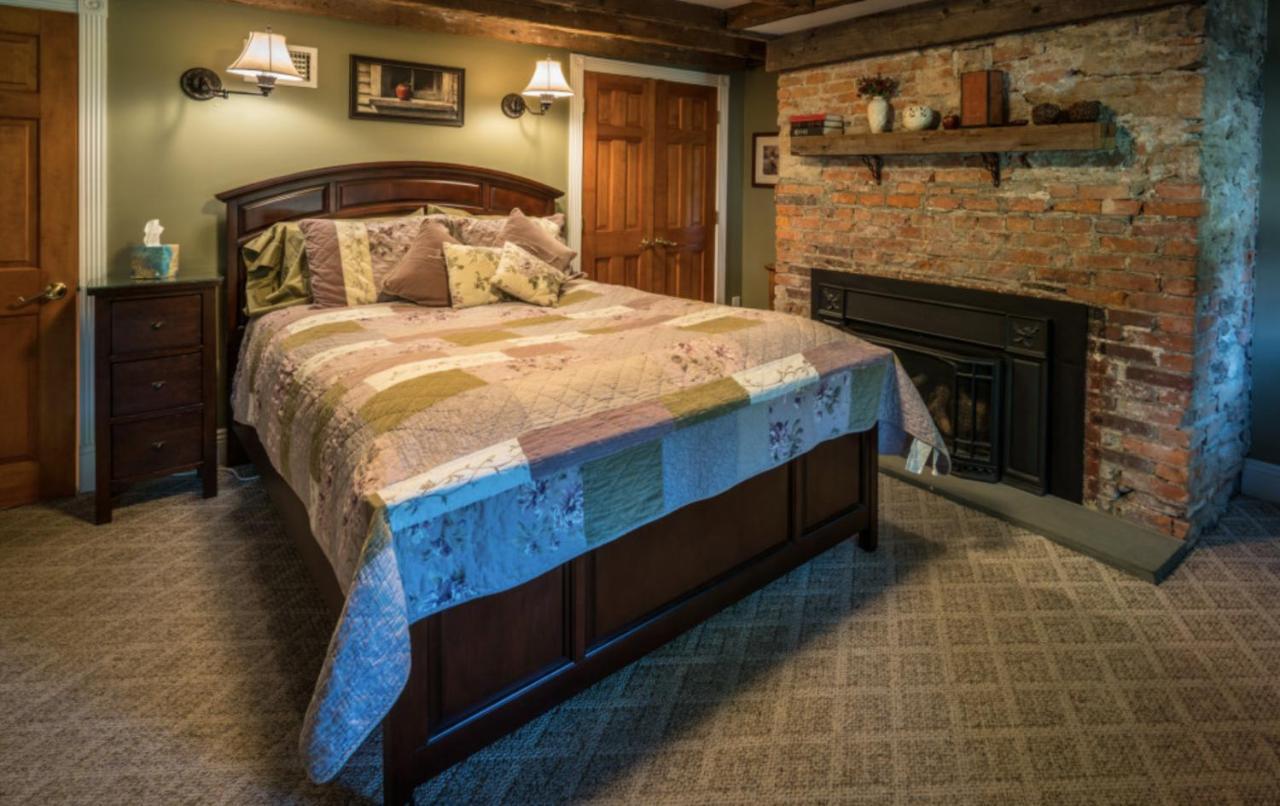Fox & Bear Lodge Glenwood Room photo